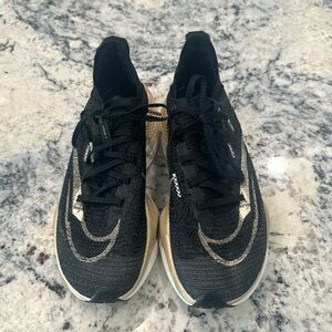 Nike women’s alpha fly worn 2 times